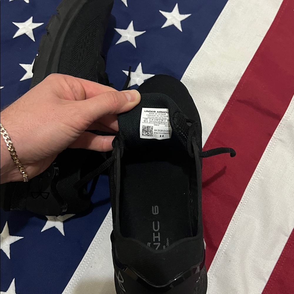 Used Under Armour gym shoes - Picture 6 of 13